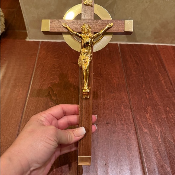 BEAUTIFUL WALL CRUCIFIX BRASS AND WOOD 12” - Picture 2 of 5